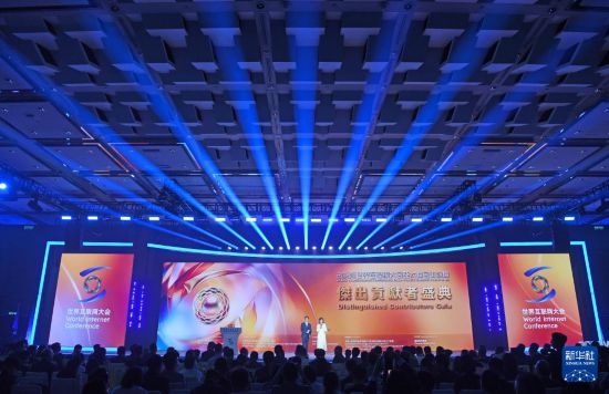 4月13日拍摄的2026年世界互联网大会亚太峰会主论坛暨杰出贡献者盛典现场男同小说。新华社记者 陈铎 摄